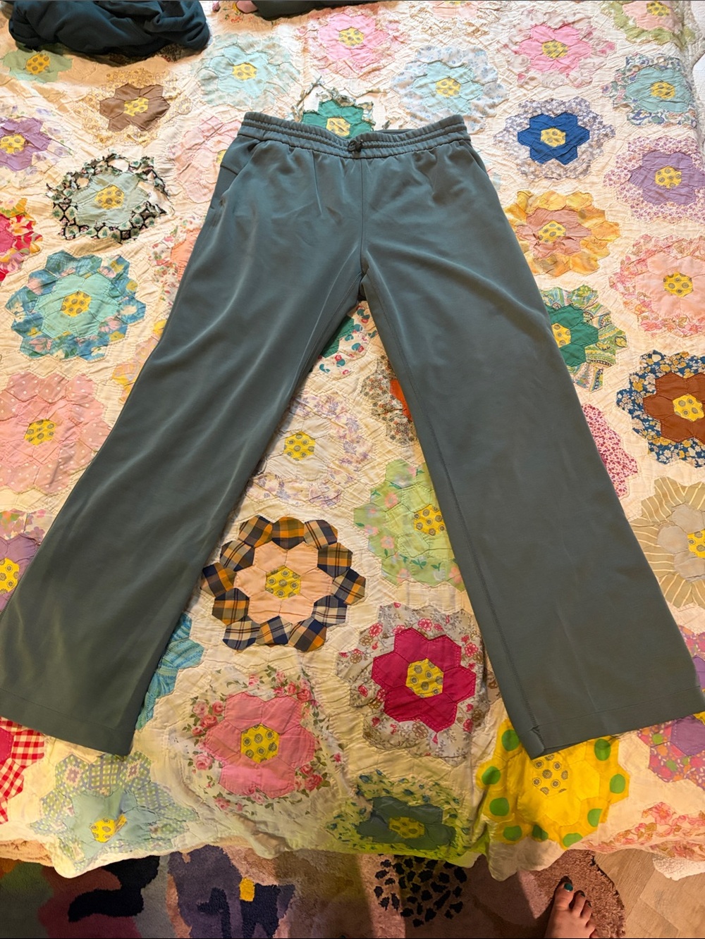 LULULEMON Softstreme pants
